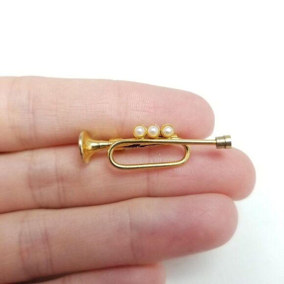 Vintage Trumpet Shape Brooch, Gold Tone Faux Pearl Lapel Pin, Instrument Music - Picture 5 of 6